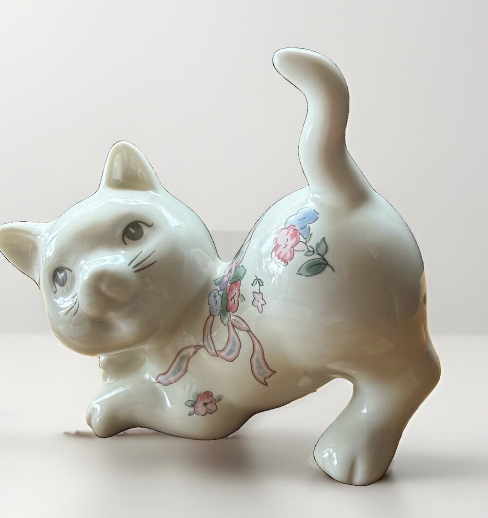 Vintage St Michael 1988 White Ceramic Floral Design Cat Kitten Ornament Figurine
